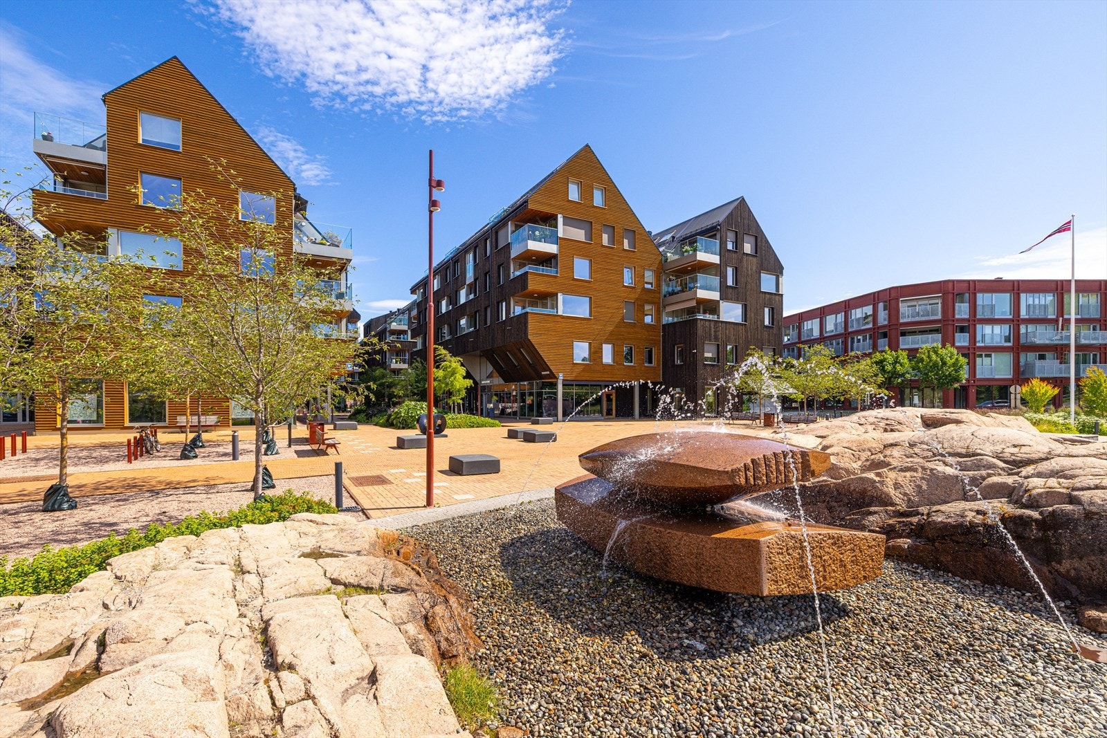 Heggedal sentrum har et flott torg. Galleribilde