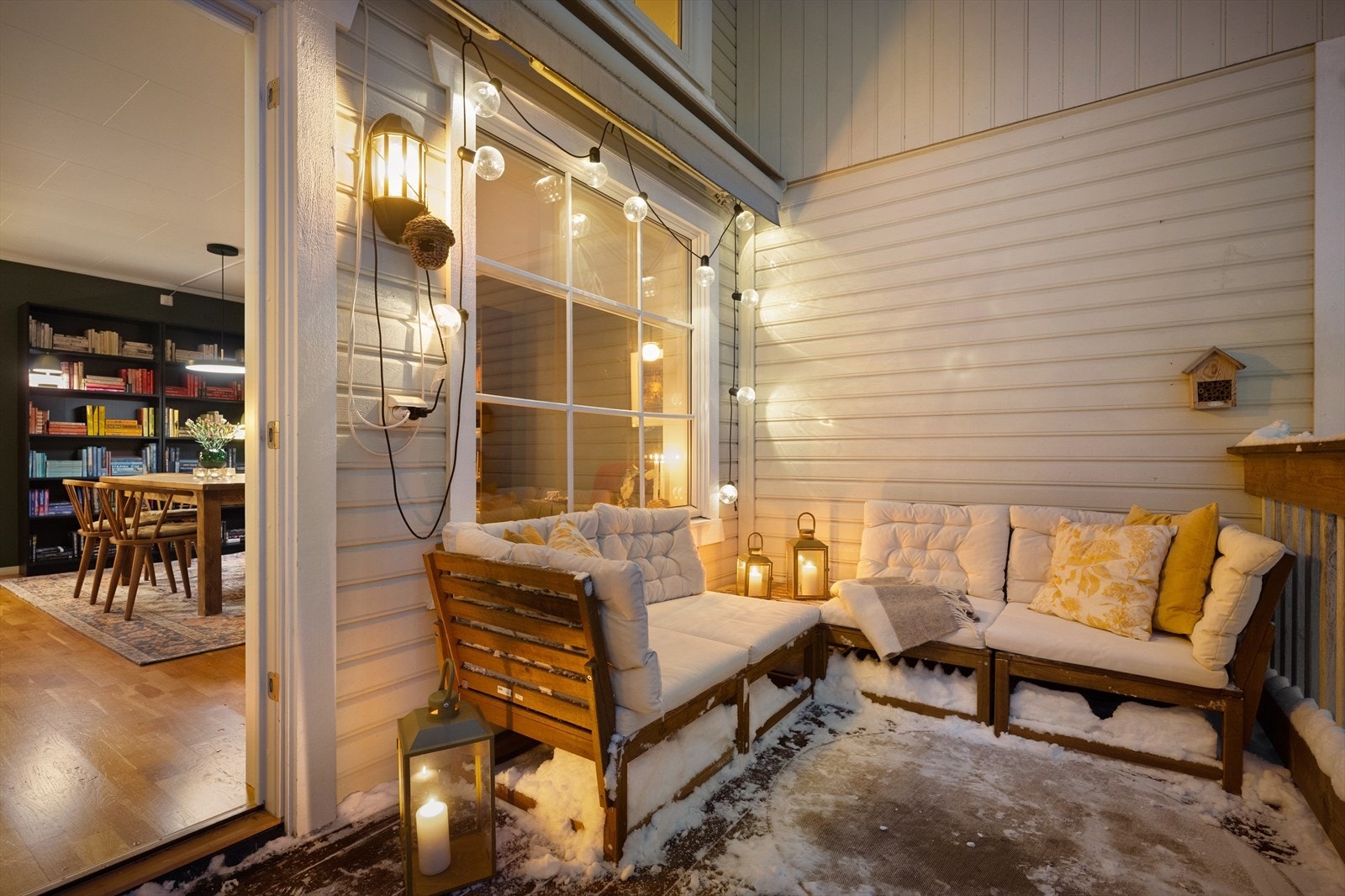 Det er montert markise, stikkontakt og utebelysning. Galleribilde