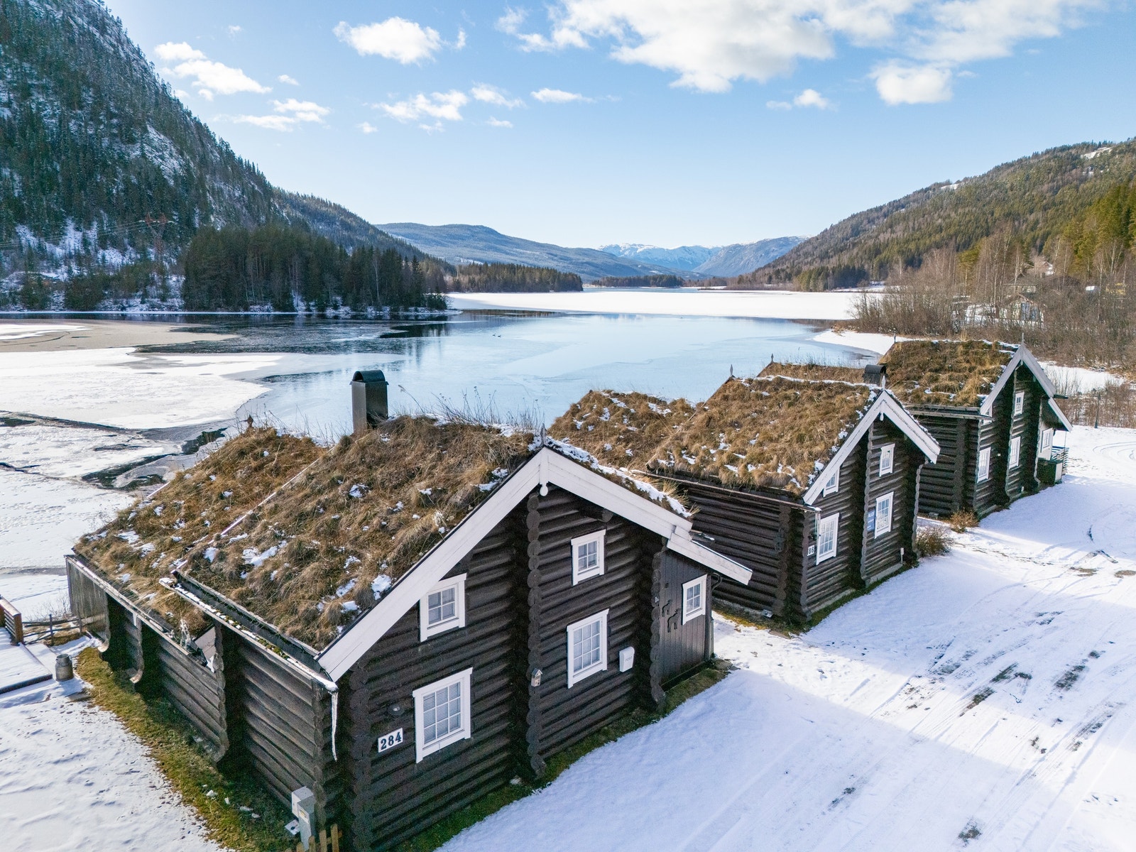 Nabohytter Galleribilde