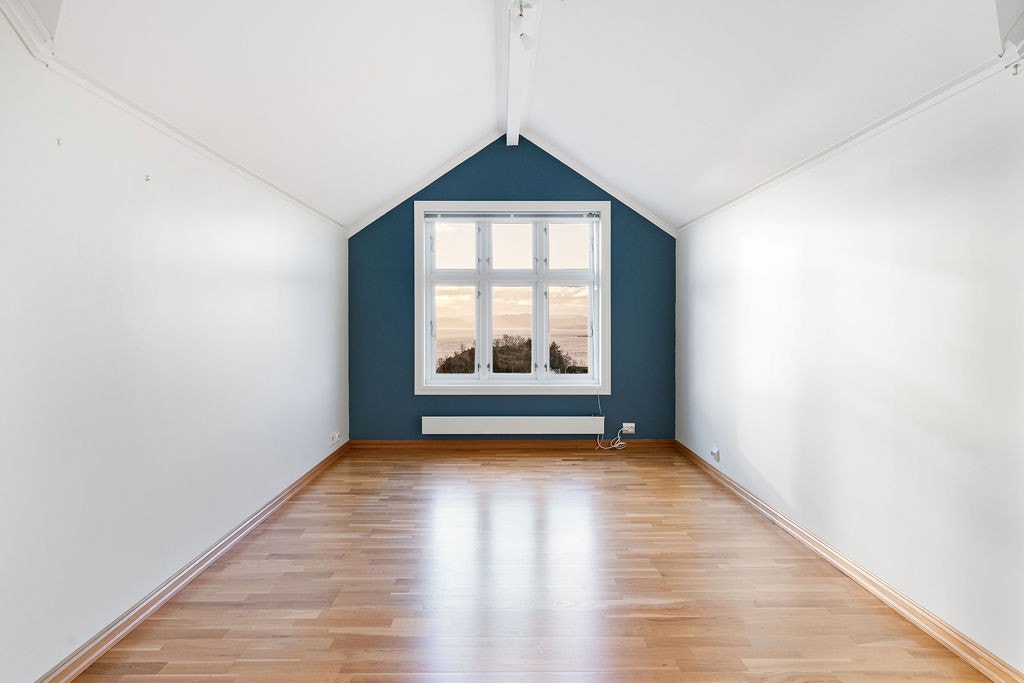 Loftstue. Galleribilde