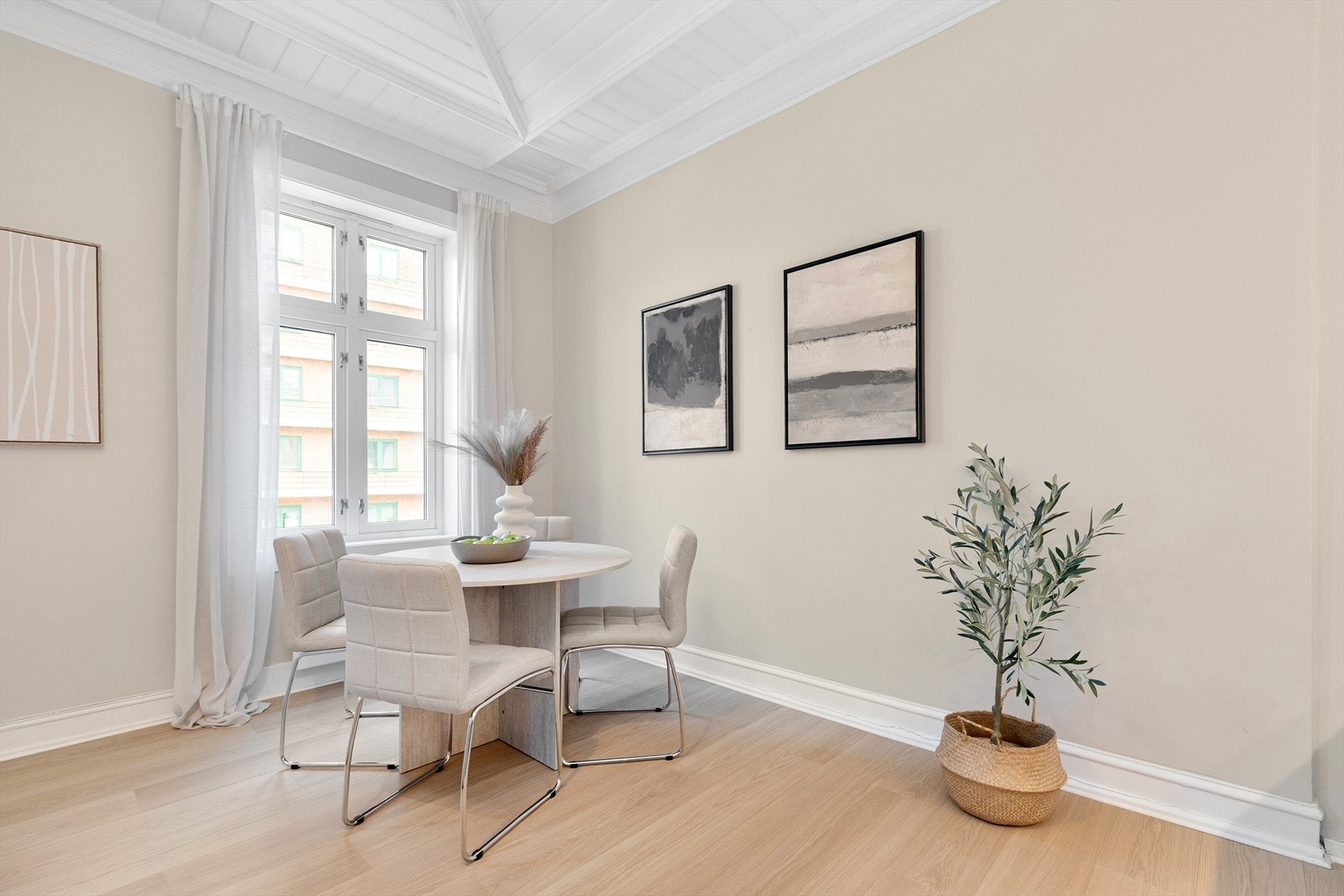 God plass til spisebord. Galleribilde