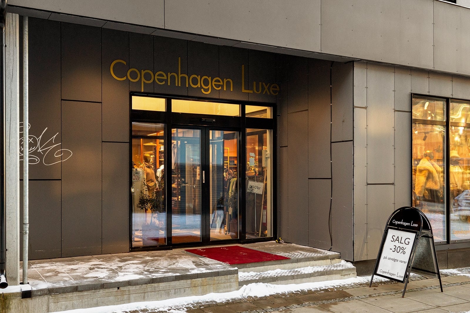 Beliggenheten gjør det også lett å kombinere urbant liv med komforten av å ha nødvendige fasiliteter rett utenfor døren. Galleribilde