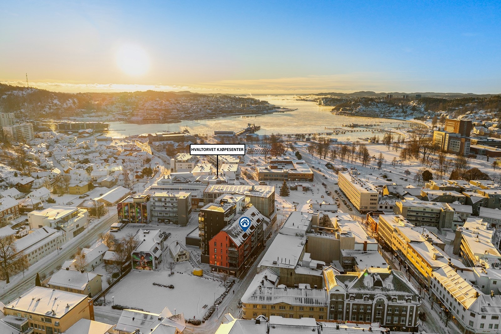 For deg som er glad i å reise, ligger Dokkenkvartalet perfekt til: Colour Line-terminalen med daglige avganger til Strømstad og Sverige ligger i gangavstand. Galleribilde