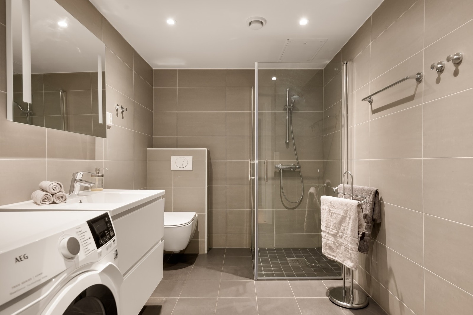 Flislagt bad/vaskerom Galleribilde