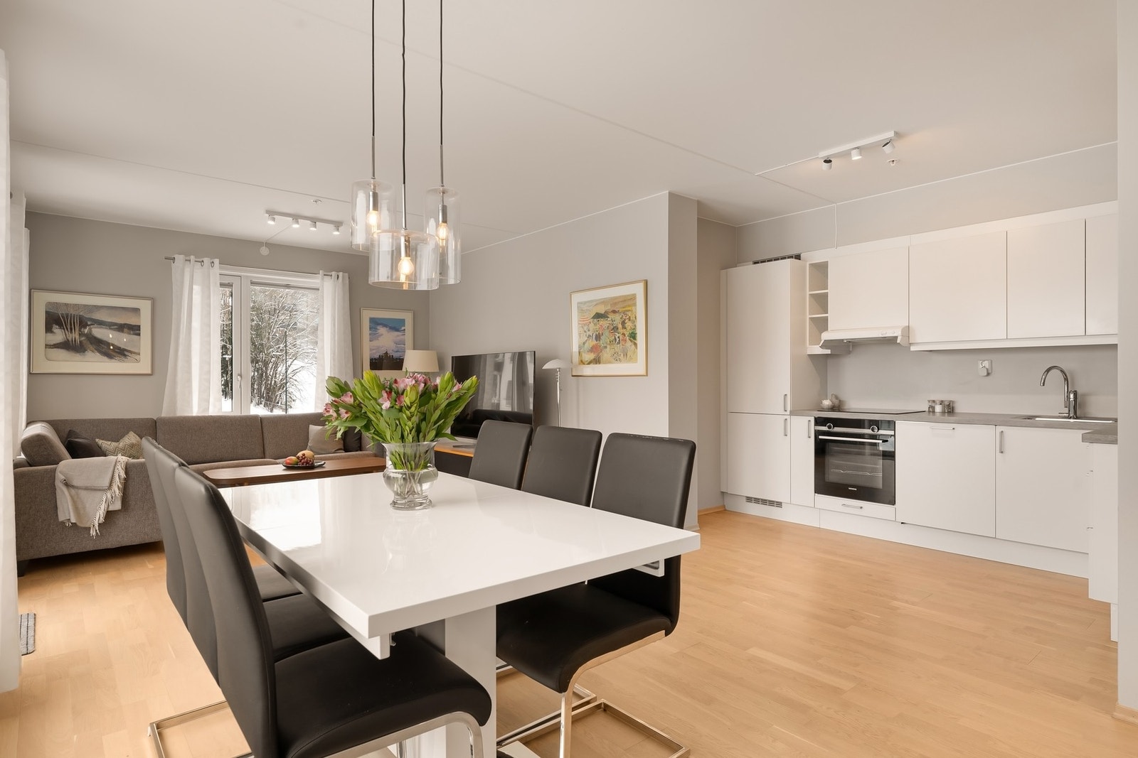 Spisestue/kjøkken Galleribilde