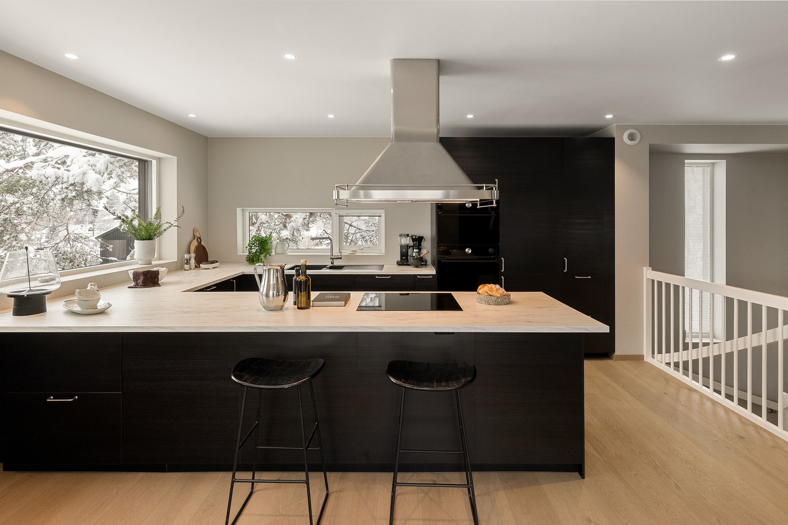 Stilren kjøkkeninnredning fra 2020, levert av IKEA Galleribilde