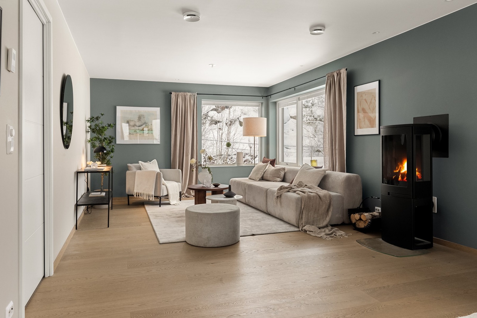 2. etasje er en åpen og luftig etasje med store vindusflater i alle himmelretninger Galleribilde