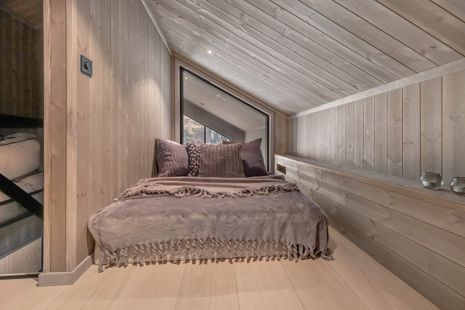 Loftstue. Galleribilde