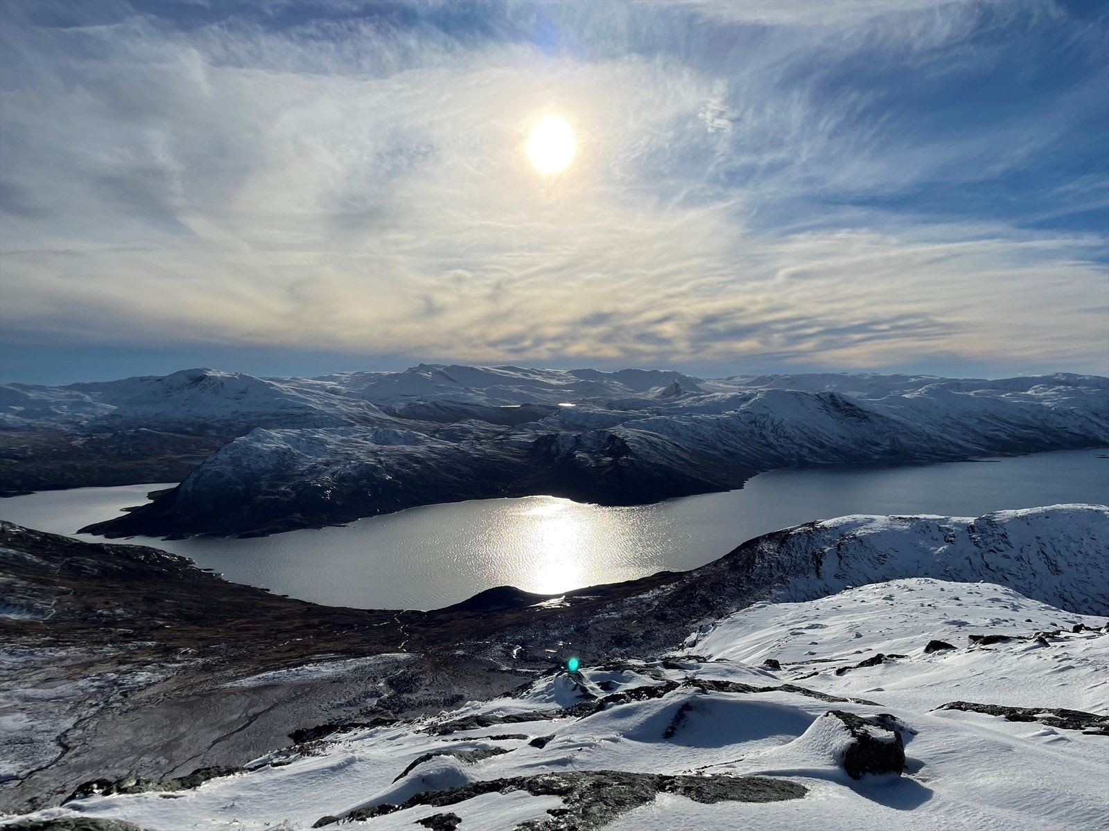 Jotunheimen, som er en av Norges vakreste nasjonalparker, ligger en fin liten kjøretur fra hytta. Her finner man hele 255 av Norges 377 - 2.000-meters topper. Galleribilde