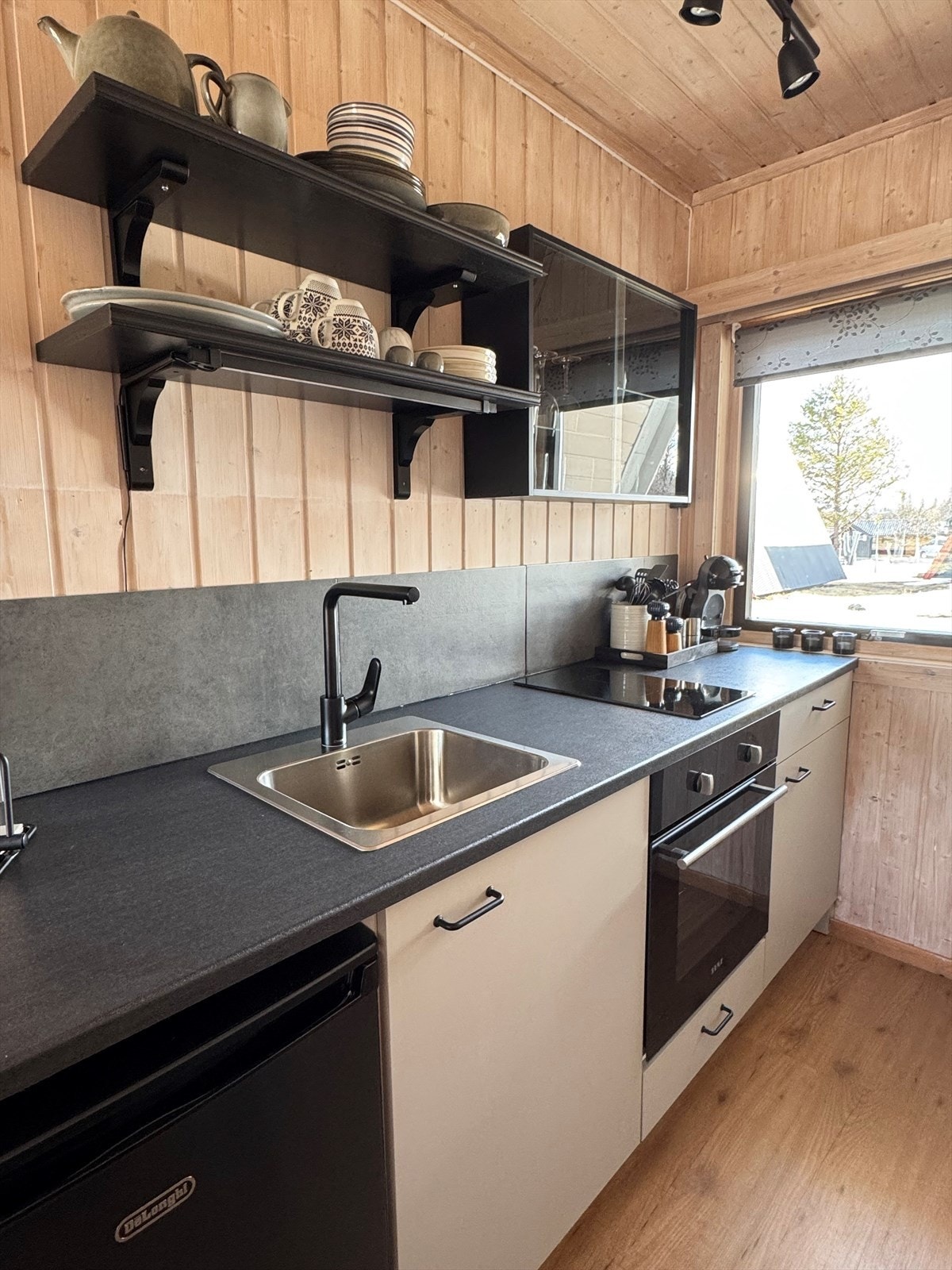 Praktisk kjøkkenkrok med alt man behøver Galleribilde