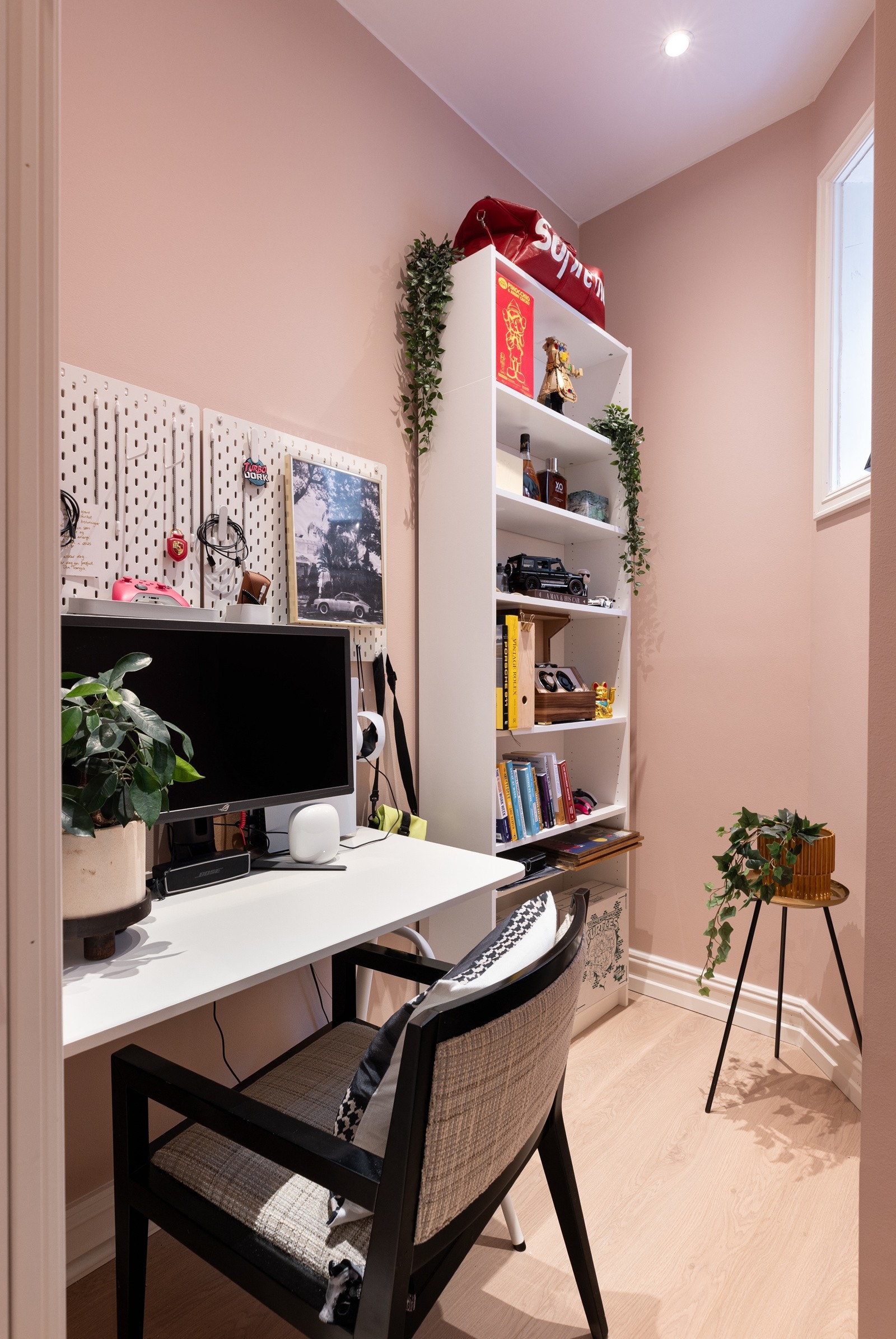 I dag er deler av soverommet omgjort til en hjemmekontor. Galleribilde