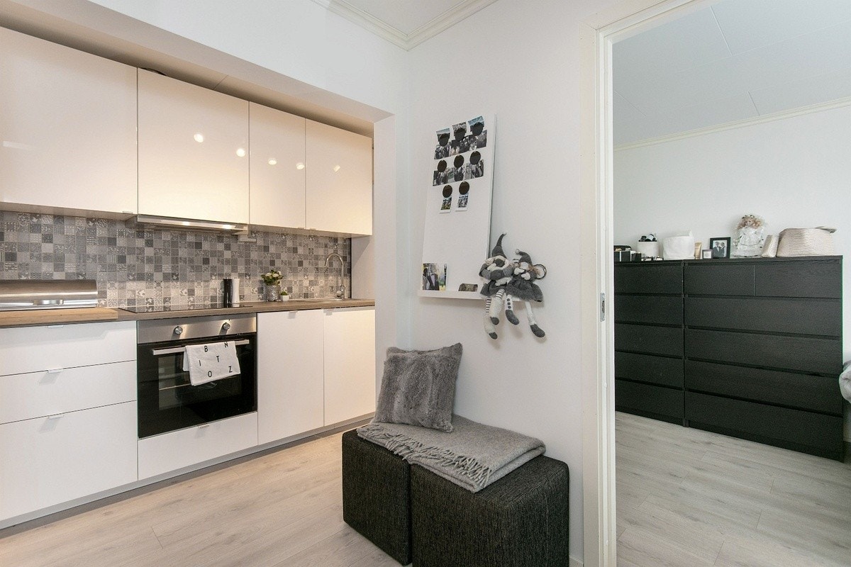 Romslig stue og kjøkken Galleribilde