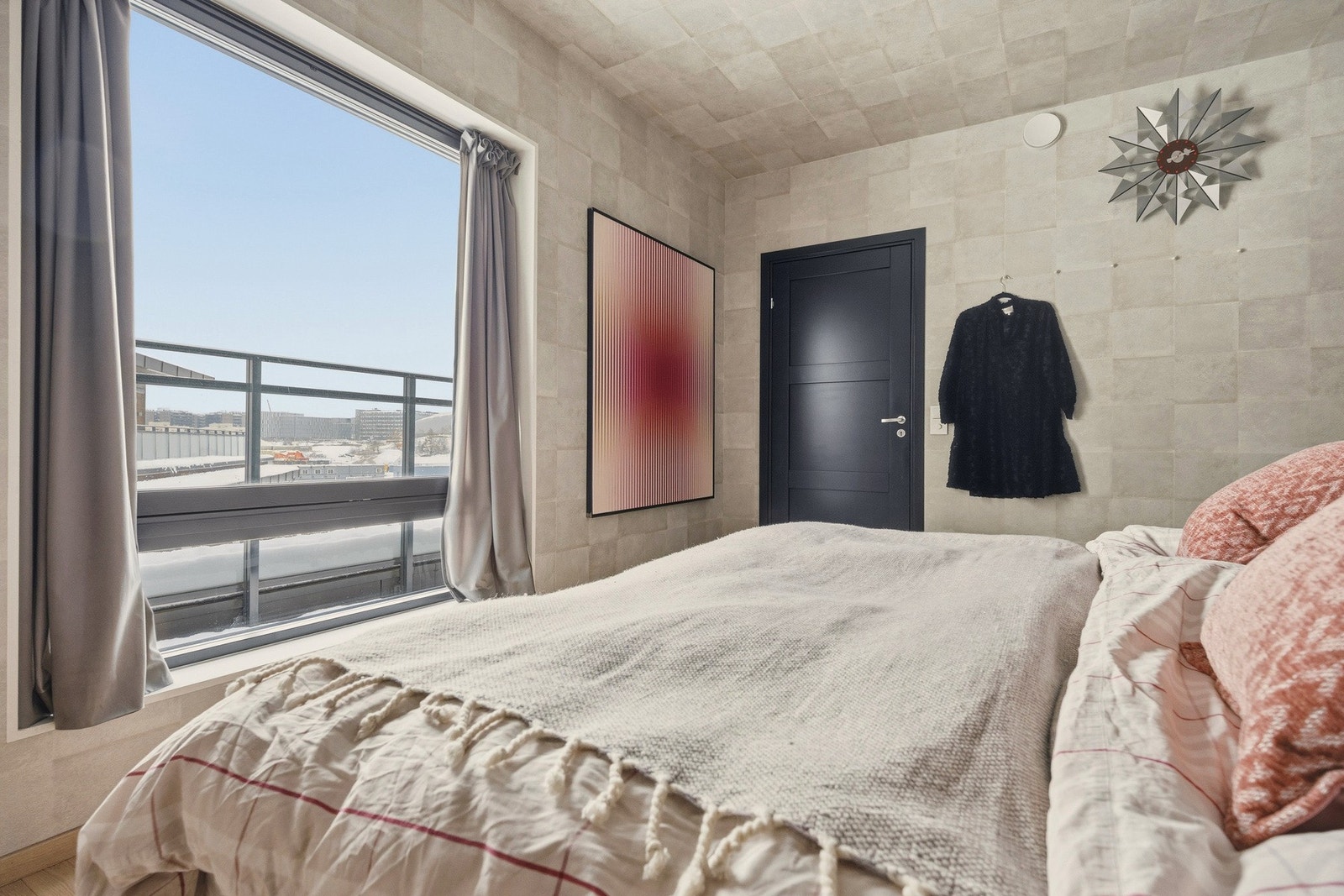 Fra soverommet kan du også nyte utsikt mot nærområdet. Galleribilde