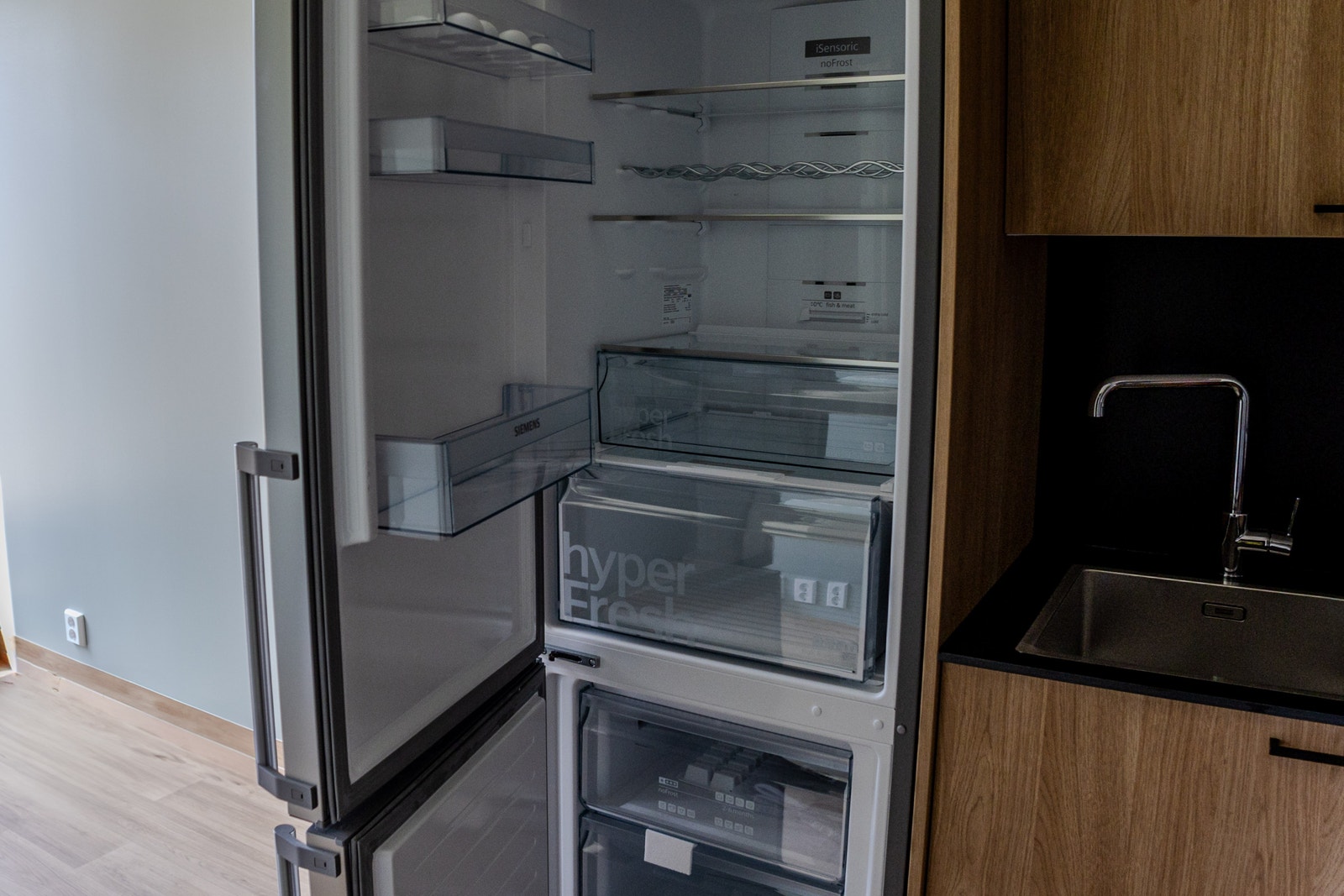 Kjøleskap med frysedel medfølger Galleribilde