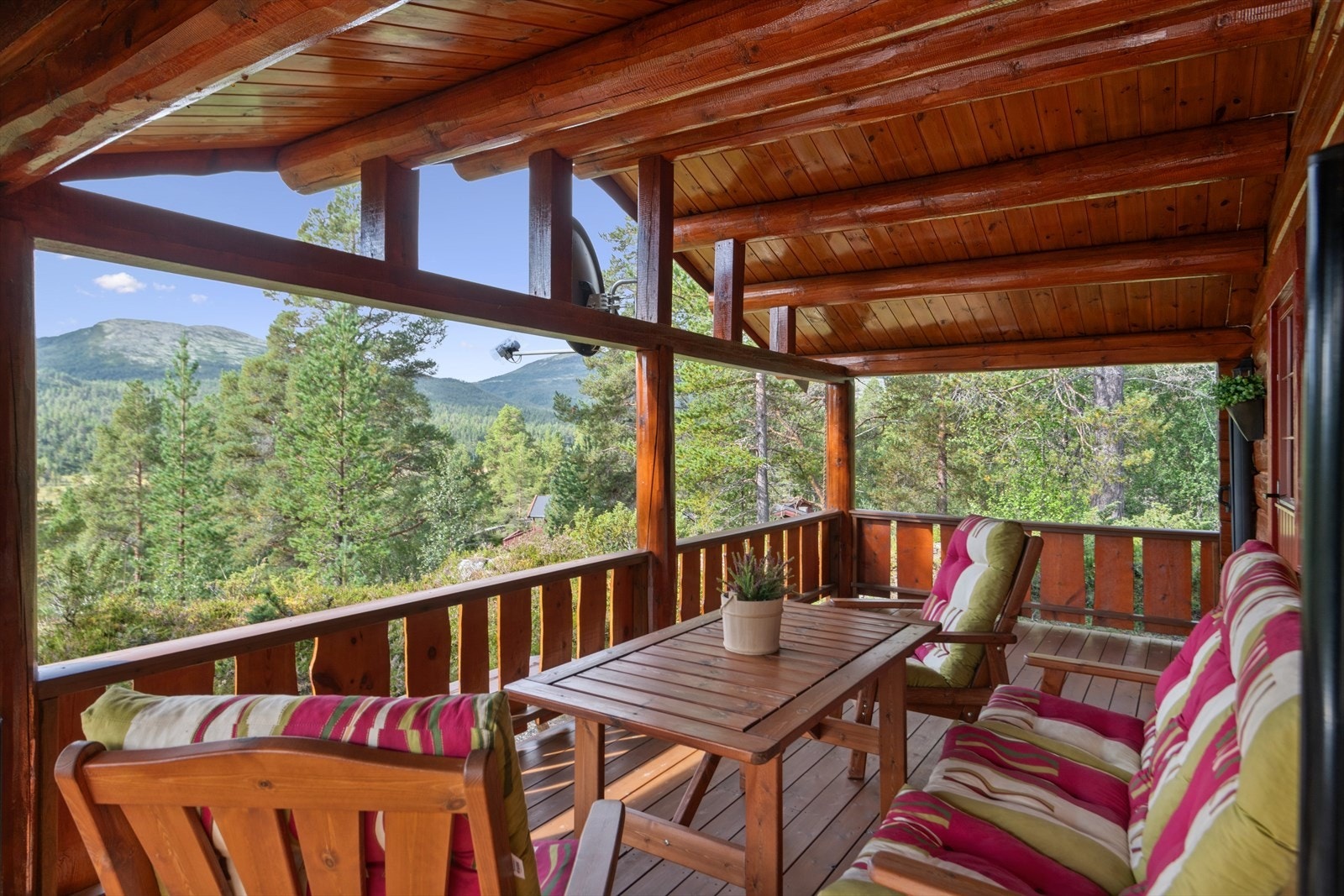 Den 35m² store verandaen er en flott arena for måltider og avslapning. Galleribilde