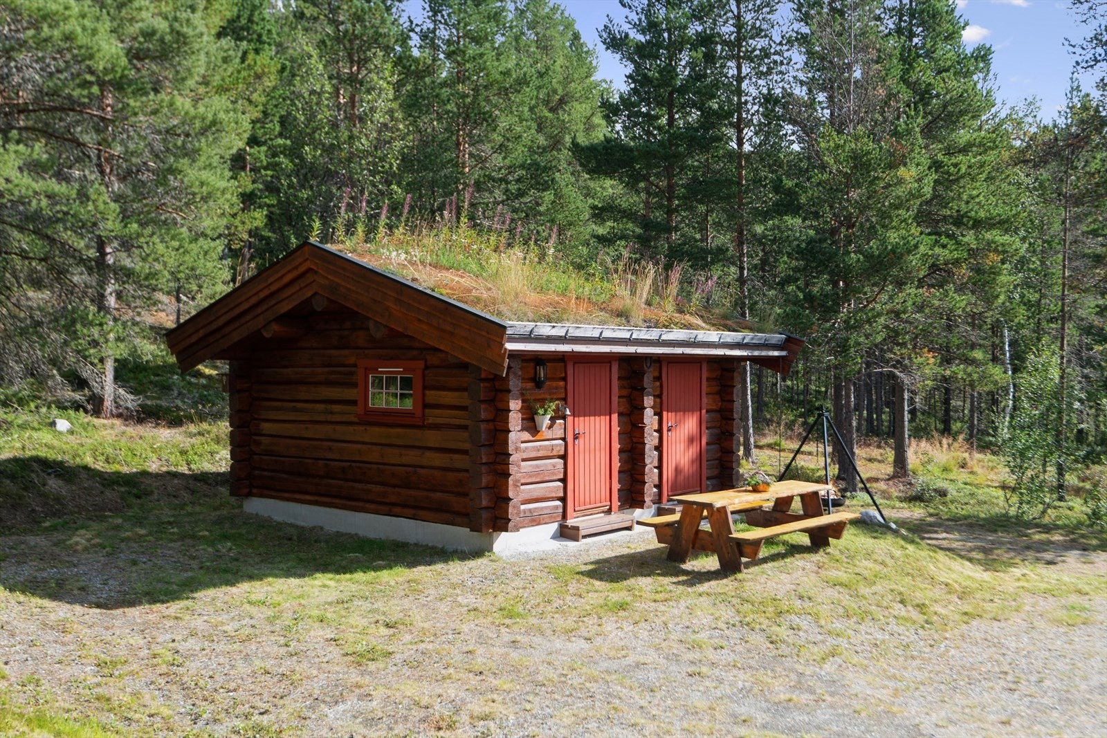 Praktisk anneks på 21m² med soverom på 11m² og en romslig bod på 10m². Galleribilde