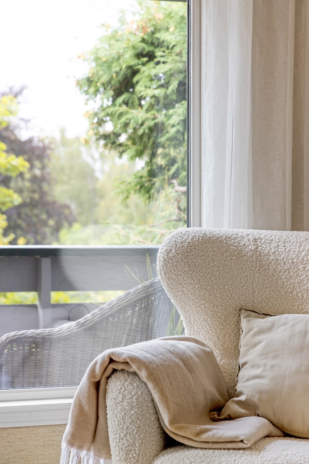 Det er sol på uteplassene fra soloppgang til solnedgang. Solen står rett i syd kl. 12 (13 med sommertid) Galleribilde