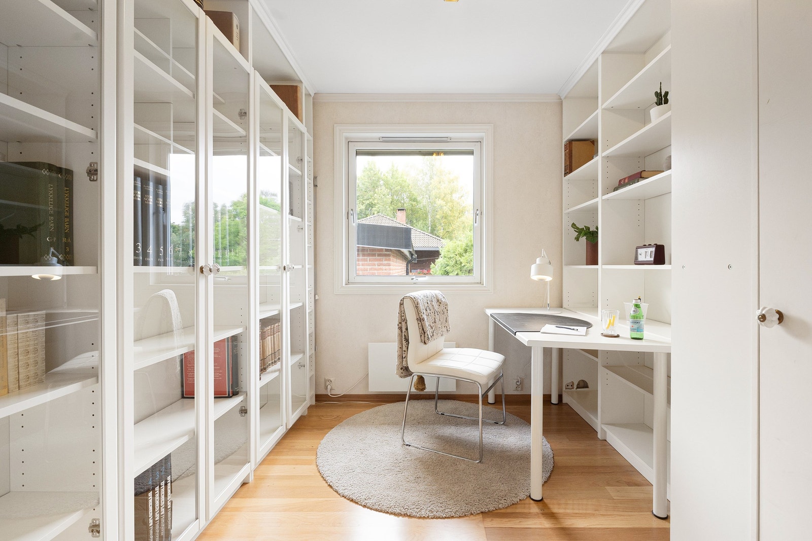 Soverom på hovedplan som av selger har vært benyttet som hjemmekontor Galleribilde