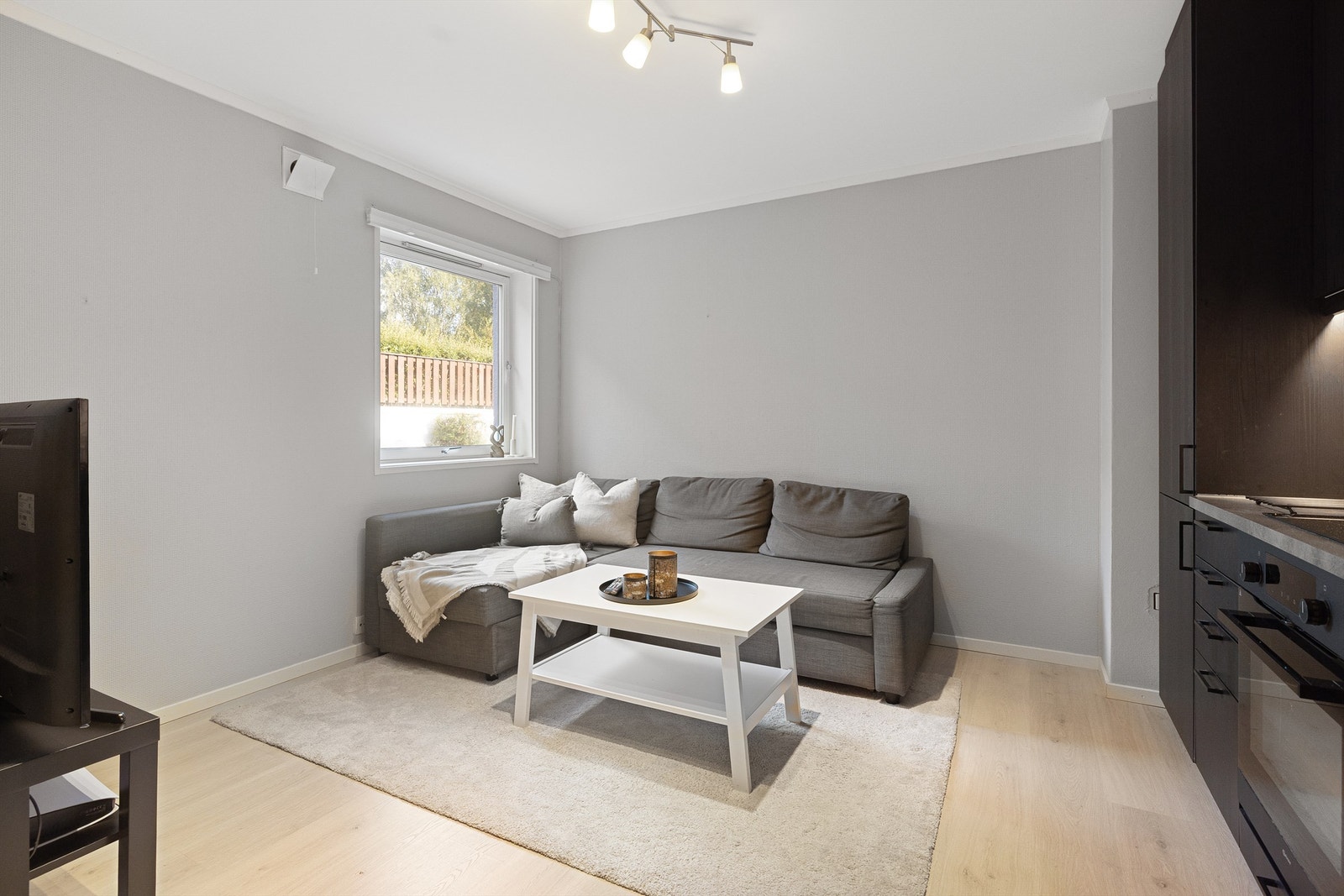 Hybelleiligheten er utleid for kr 13.400,- inkl strøm pr mnd. Løpende leiekontrakt fås ved henvendelse til megler Galleribilde