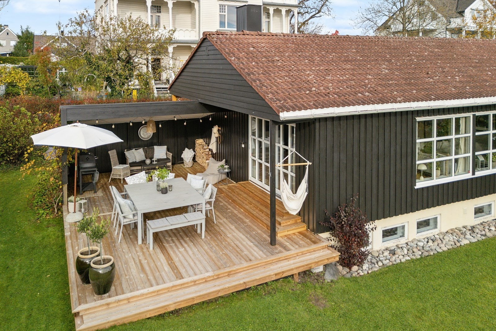 Terrassen er på hele 47 kvm. Galleribilde