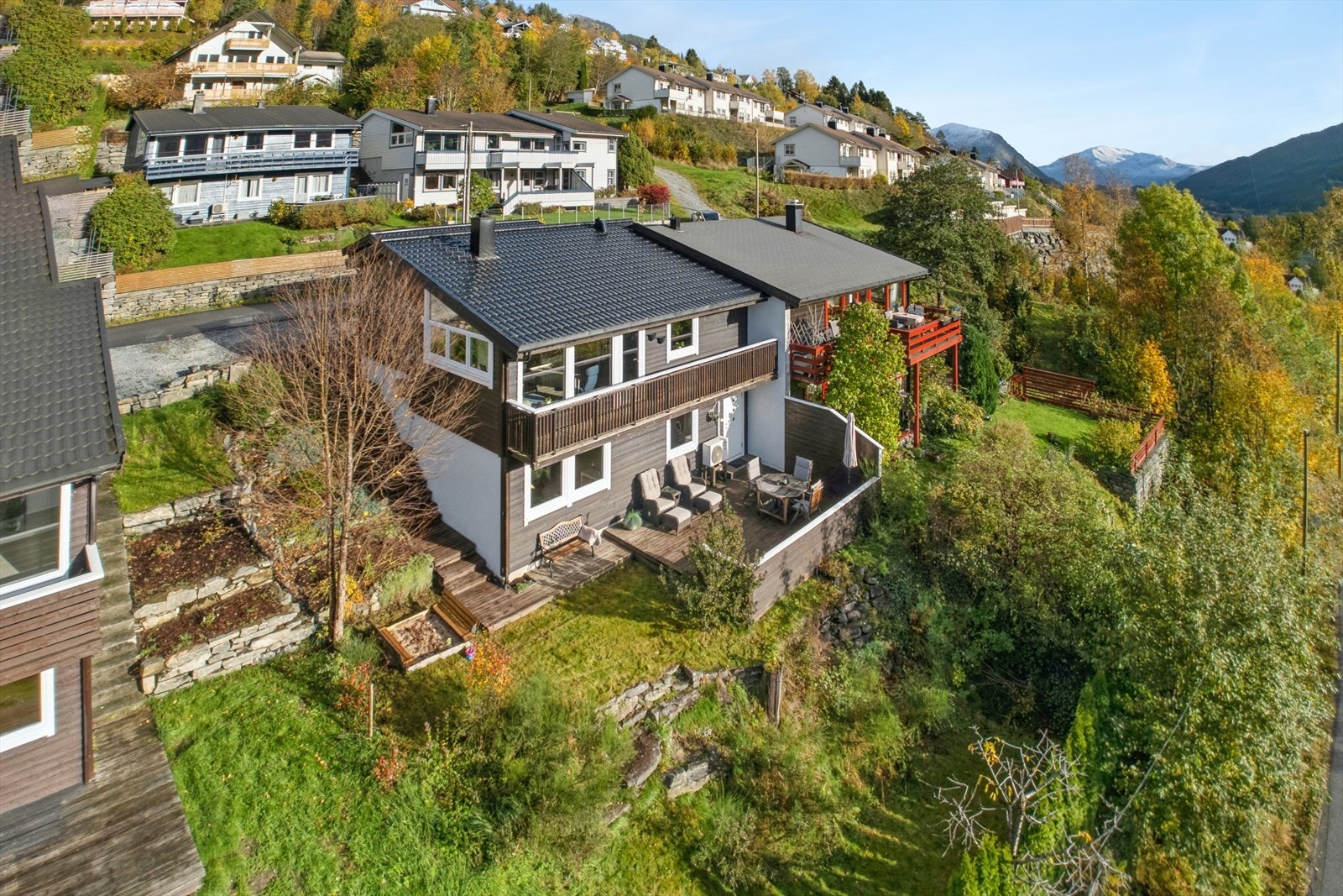 Velkommen til Kilura 28 - del av tomannsbustad med garasje (foto: Efkt, Svein Olav Humberset) Galleribilde