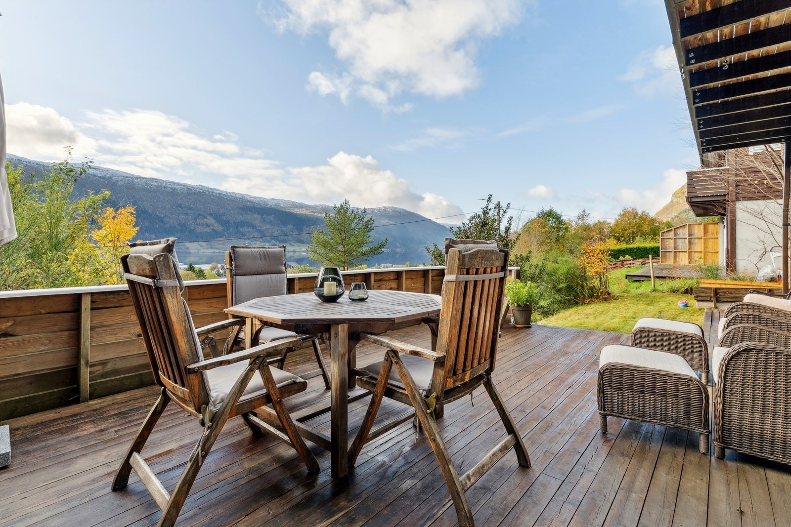 Du har også fin utsikt frå terrassen din Galleribilde