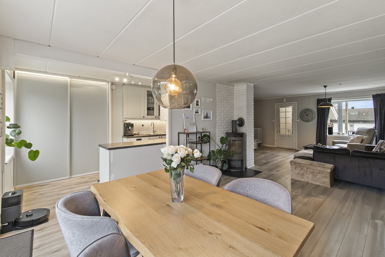 Inn mot kjøkkenet Galleribilde