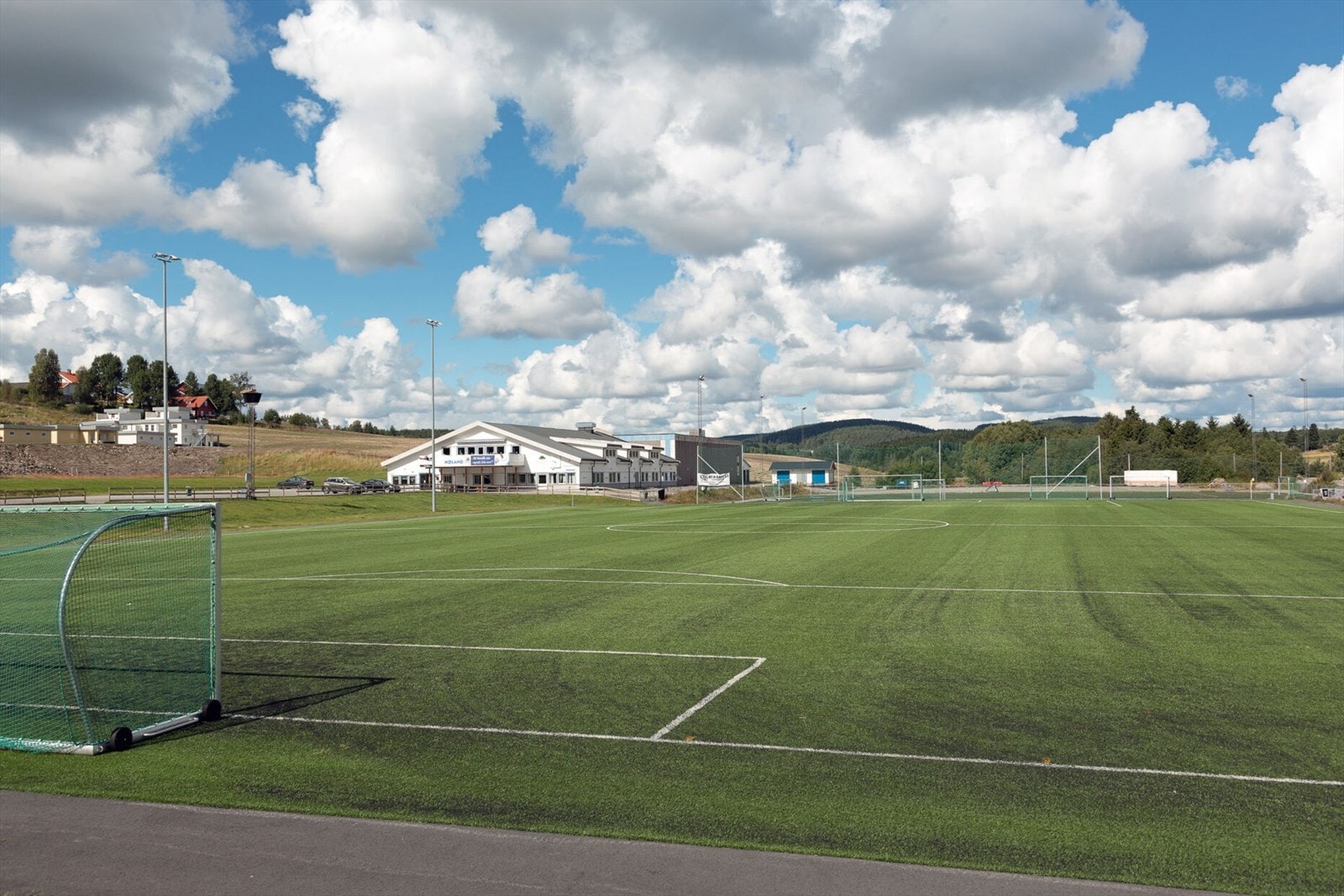 Høland Stadion - et naturlig treffpunkt for de på Løken og omegn Galleribilde