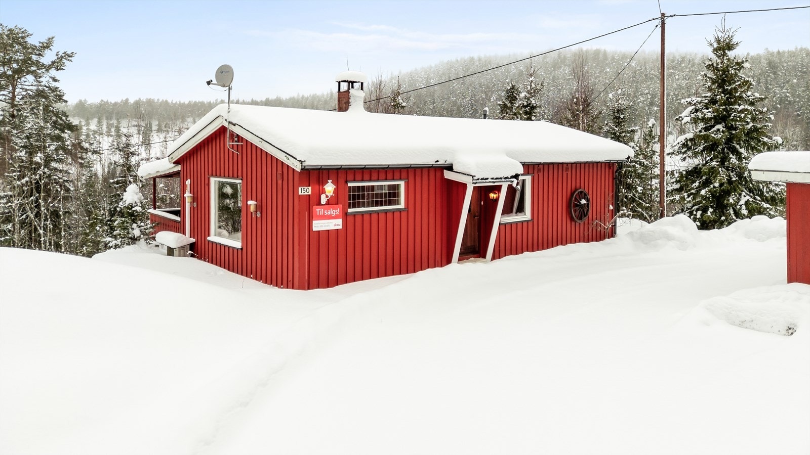 Det overbygde inngangspartiet har asfaltert adkomst. Galleribilde