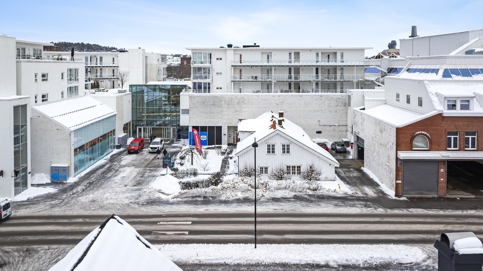 Beliggende i øverste etasje med gode solforhold på balkongen Galleribilde