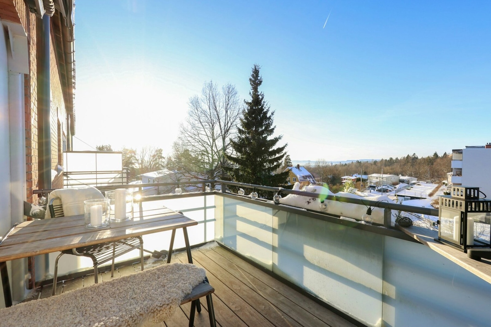 Leiligheten har en vestvendt balkong på ca. 6 kvm med god plass til utemøbler og grill Galleribilde