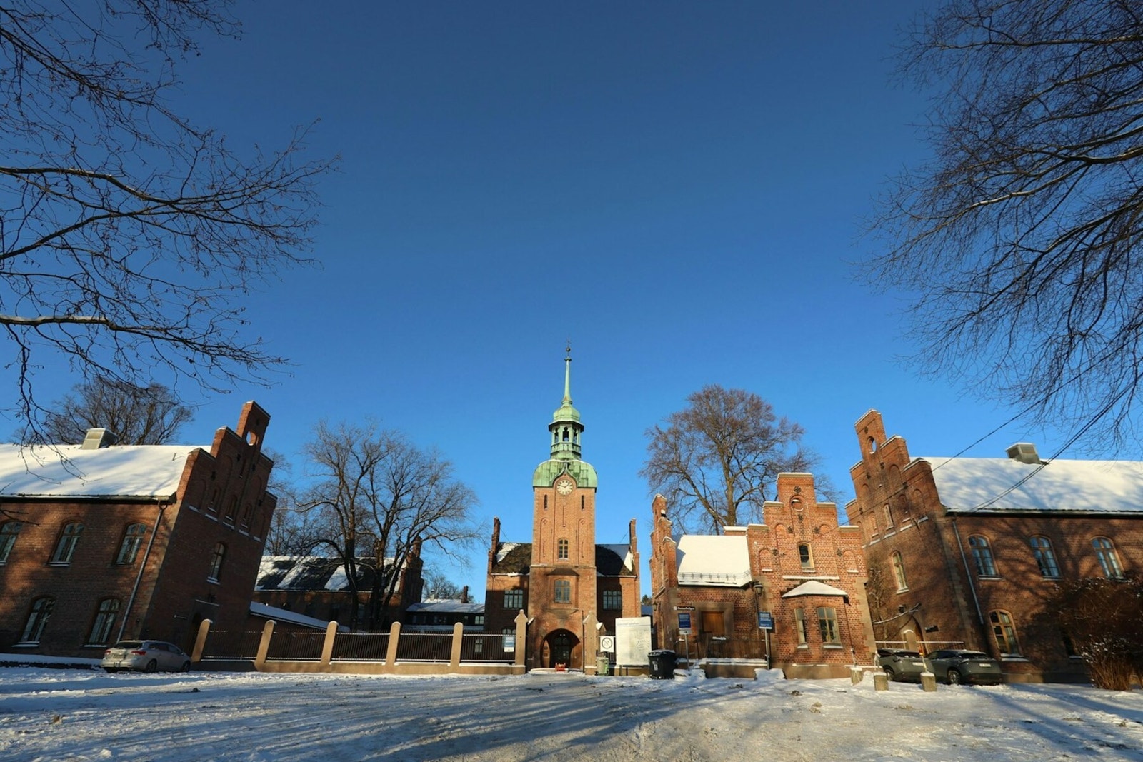 Området byr på nærhet til marka og byens fasiliteter Galleribilde