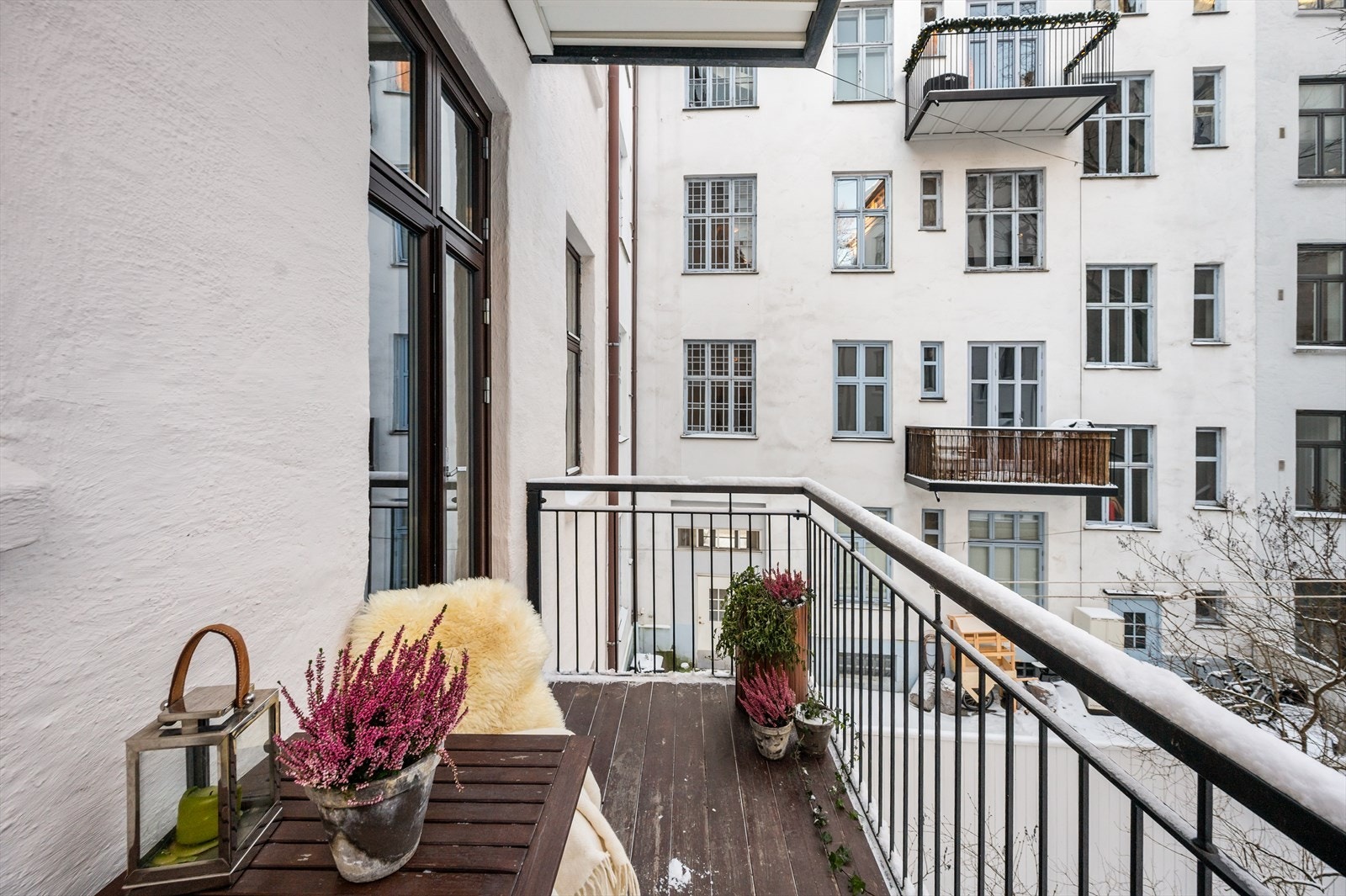 Det er tillatt med gass- og elektrisk grill på balkongen Galleribilde
