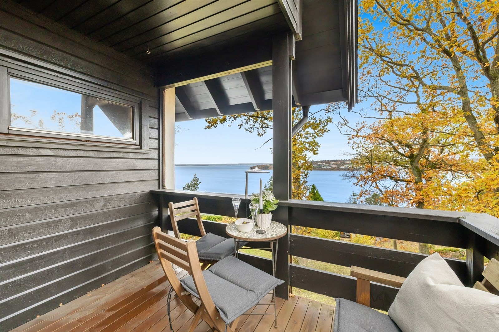 Her kan du nyte rolige morgener med en kopp kaffe. Galleribilde