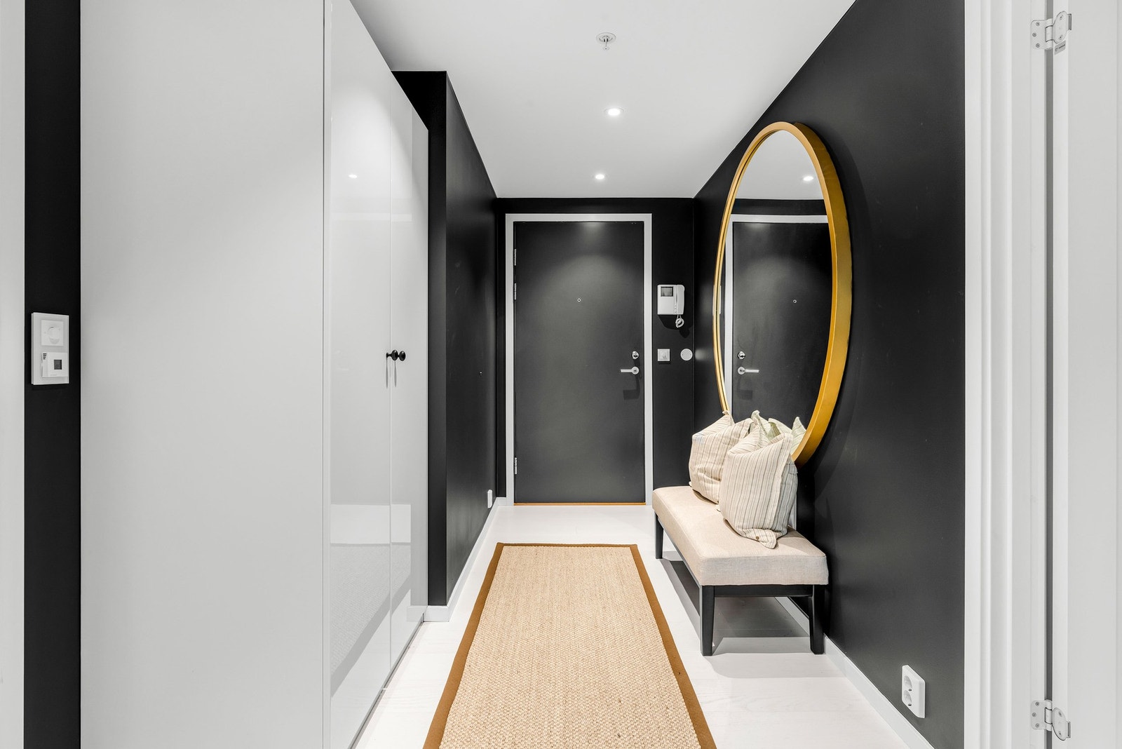 Det er enkelt adkomst til leilighetsplan via heis i bygget Galleribilde