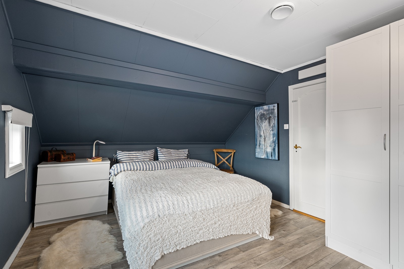 God plass til garderobeskap Galleribilde