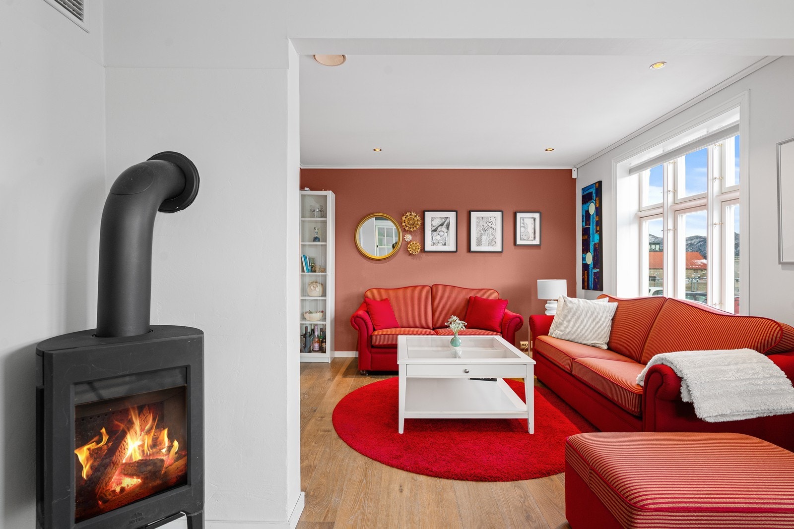 Vedovn som varmer godt og gir god stemning på kalde vinterdager Galleribilde