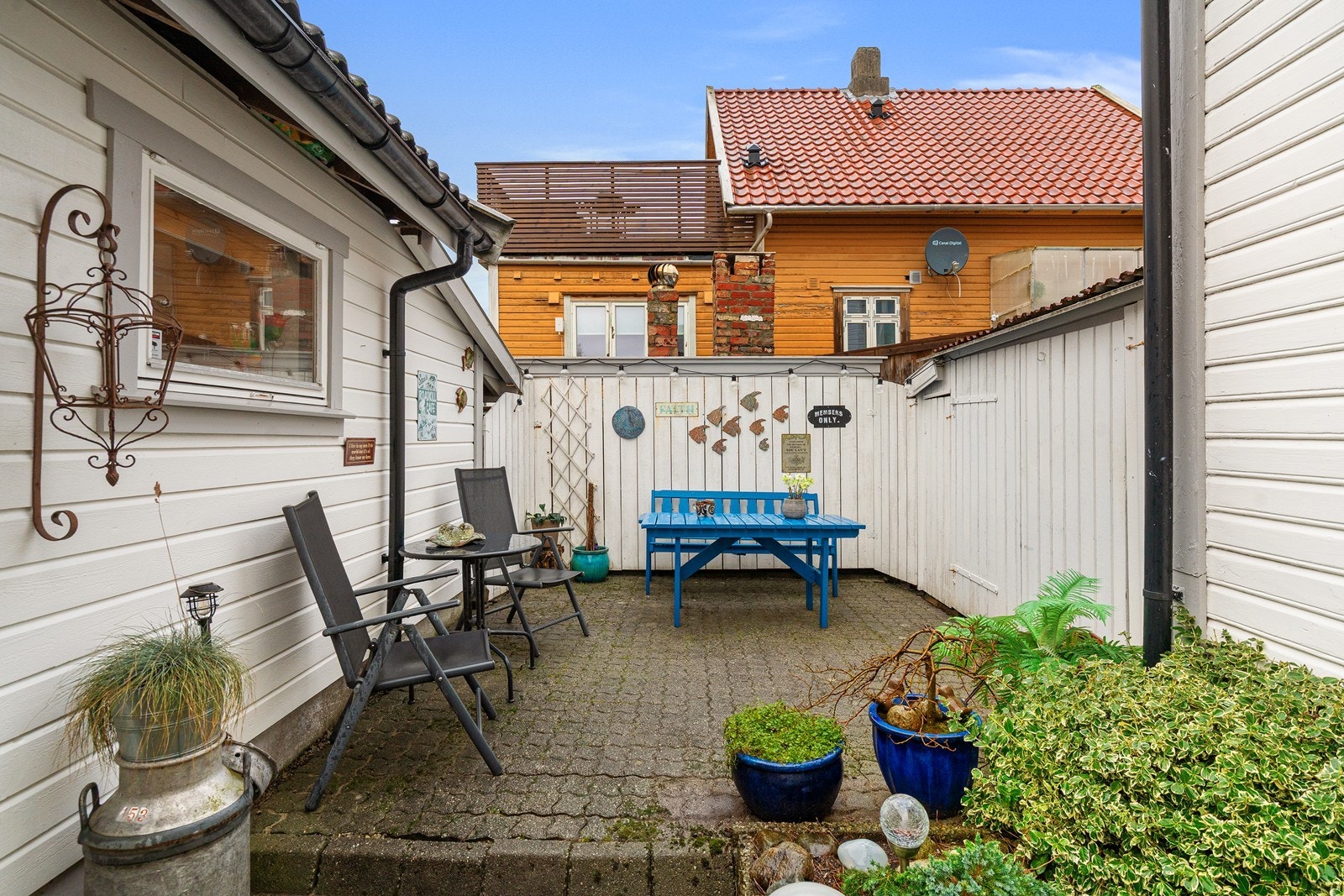 Her sitter man usjenert og kan nyte fine sommerdager Galleribilde