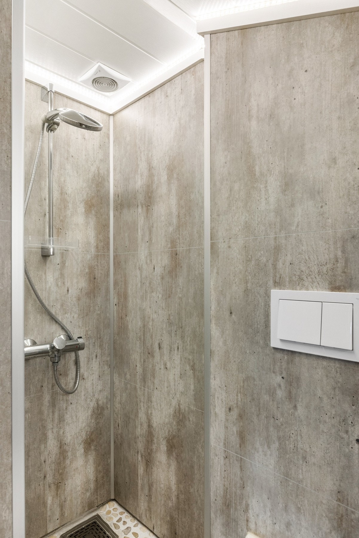 Dusjnisje - bad på loft Galleribilde