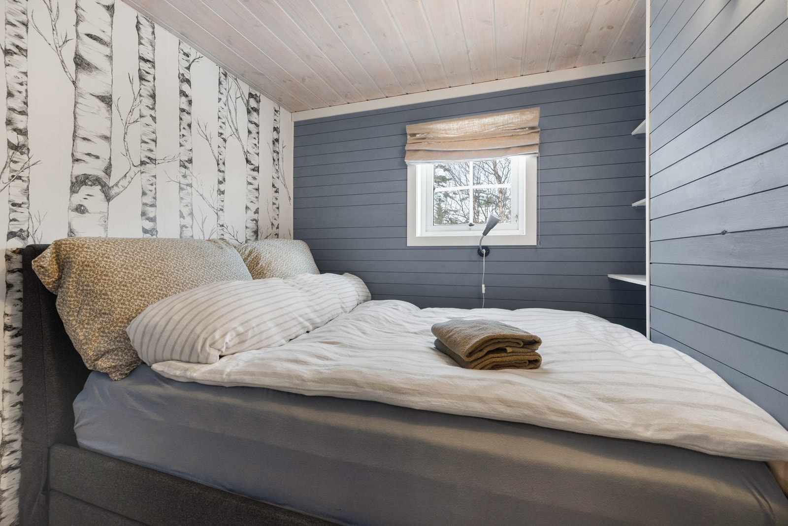 Det er to soverom på hovedplanet Galleribilde