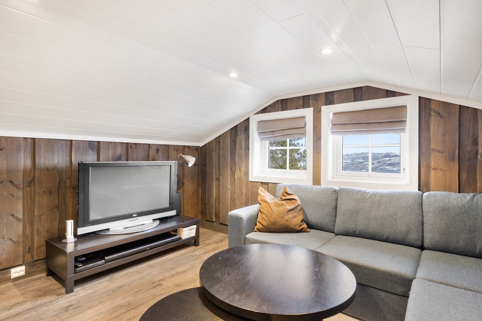 Koselig loftstue med plass til både ro og hygge for hele familien Galleribilde