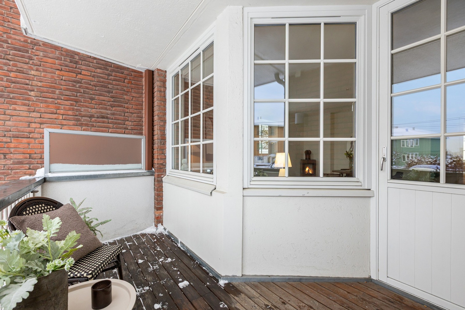 Her er det god plass til både grill og utemøbler, perfekt for hyggelige sommerdager og lune kvelder. Galleribilde