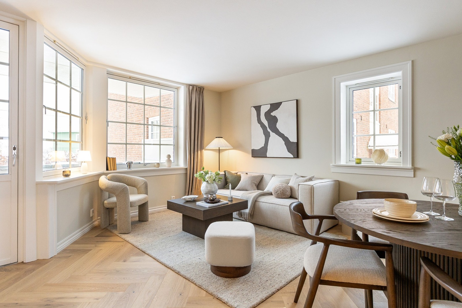 Velkommen til Godals vei 24 - en svært delikat og innbydende 3-roms leilighet som ble omfattende modernisert i 2025. FOTO: Kristine Elvemo Galleribilde