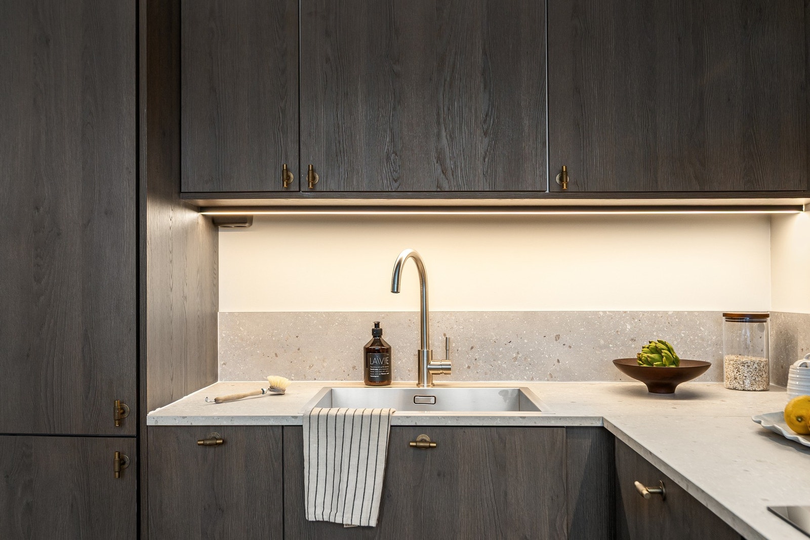 For ekstra trygghet er det installert både lekkasjestopper og komfyrvakt. Galleribilde