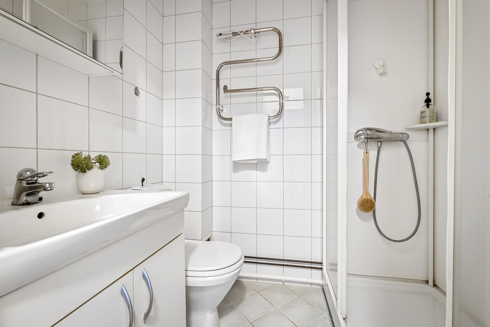 Baderommet har eldre standard og har med bakgrunn i alder fått en helhetsvurdering til TG3 - oppgradering bør påregnes Galleribilde