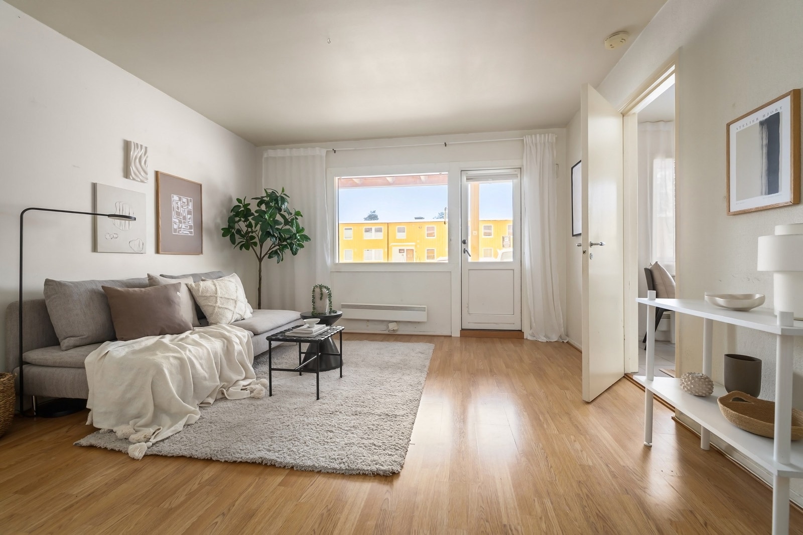 Velkommen til Kristine Bonnevies vei 7 - presentert av Jan Robert Ottesen i Krogsveen Galleribilde