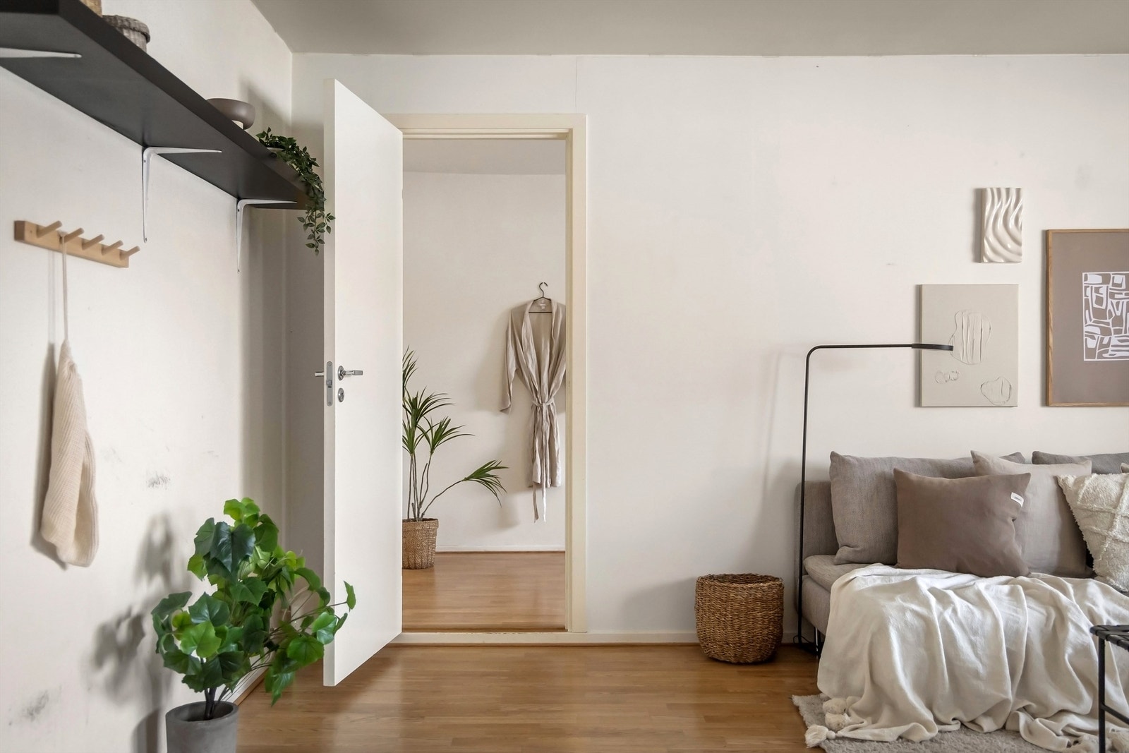 Rommet er veldimensjonert og gir flere møbleringsmuligheter Galleribilde