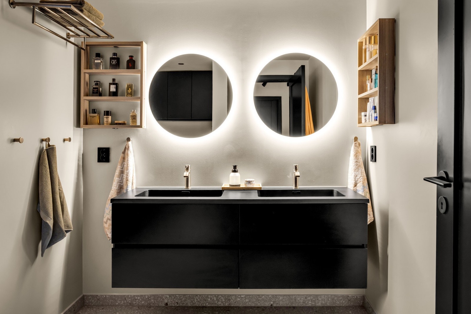 Dagene får en god start på et delikat bad i hovedetasjen. Galleribilde