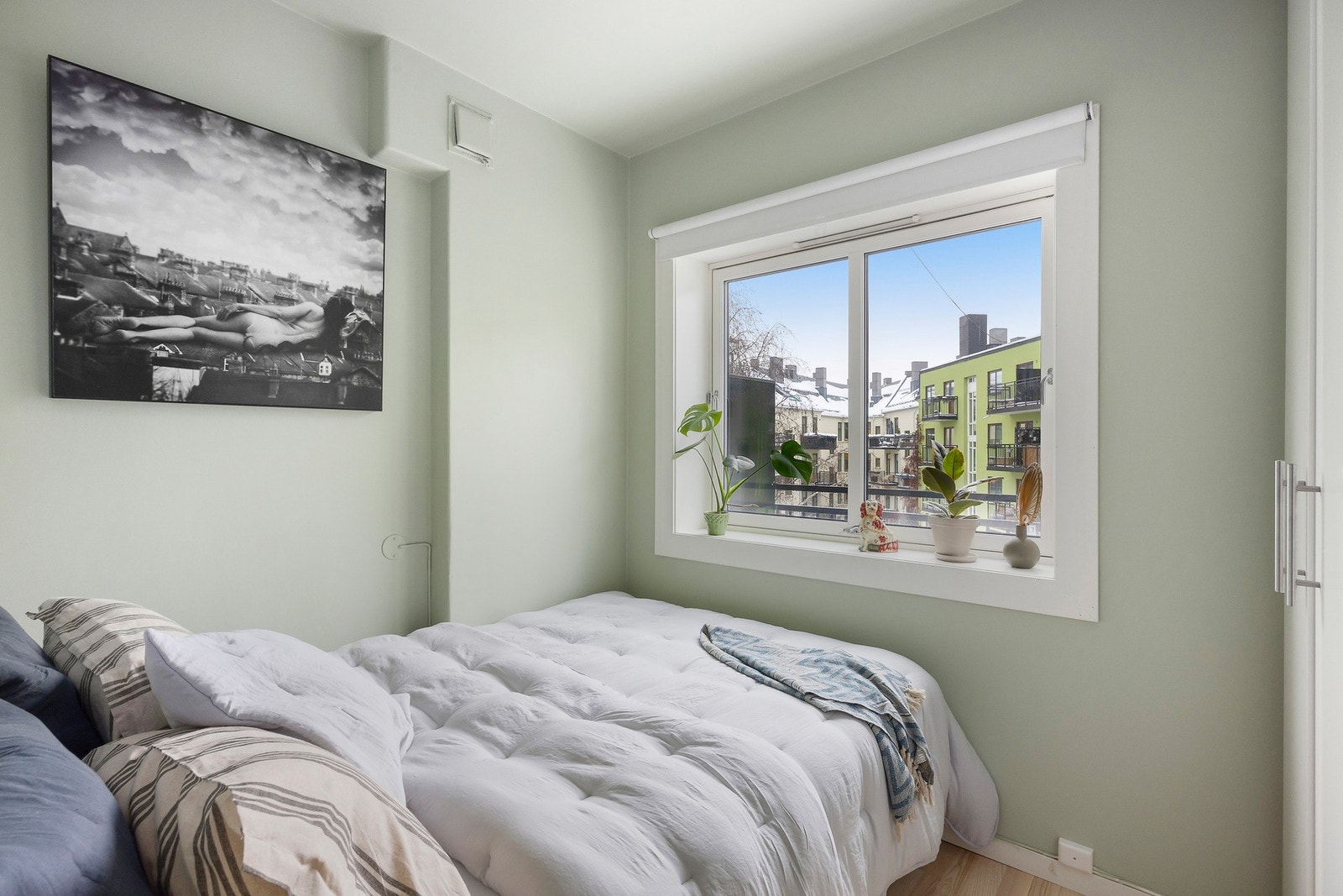 Soverommet har rolig beliggenhet mot bakgård. Galleribilde