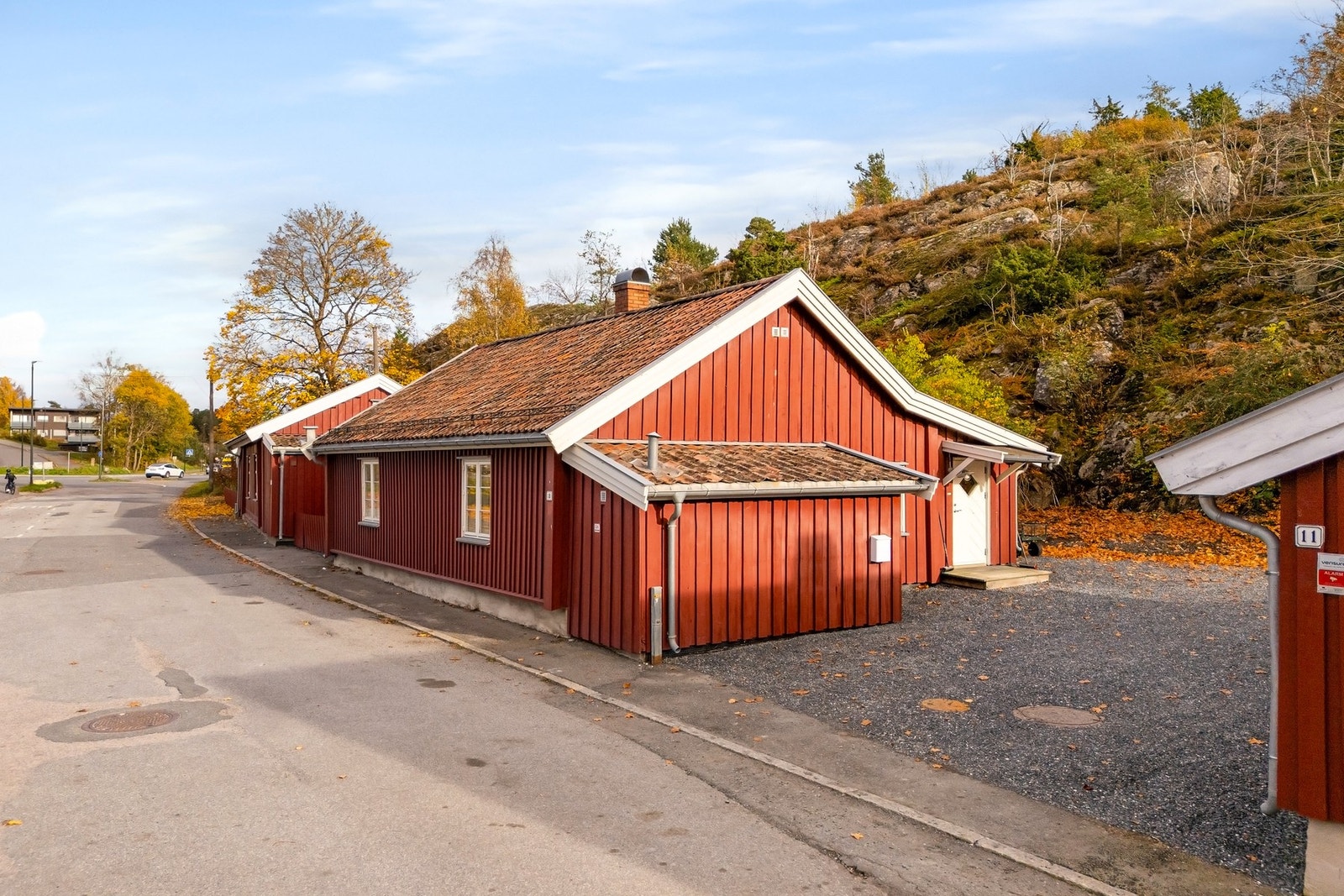 Tilhørende bod i tilknytning, du har også parkeringsplass på venstre side (utenfor inngang) Galleribilde